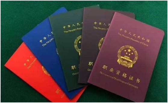 高考次日温情守护追梦少年(图1)