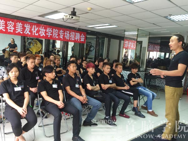 漂亮的女生学美发有前途吗?尤其是“教科书式的”学剪-爱奇艺(图1)